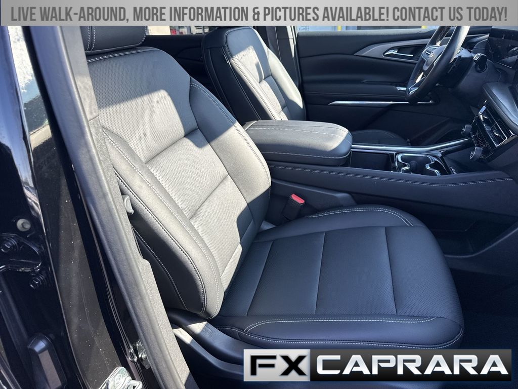 Used 2025 Chevrolet Traverse SUV