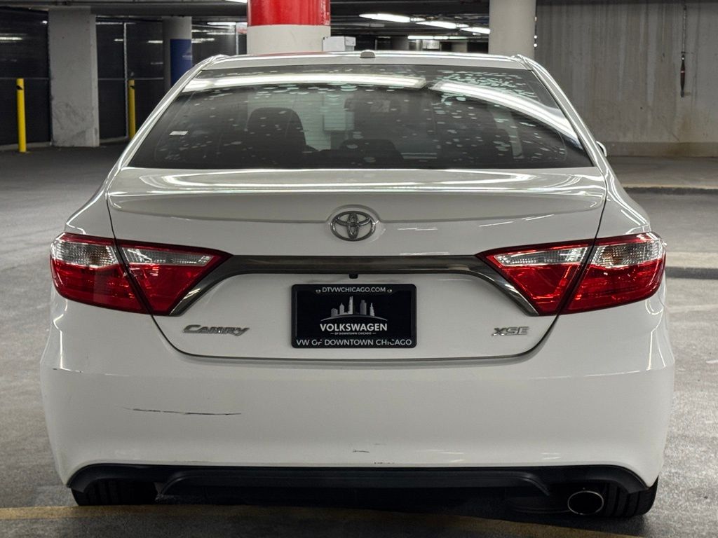 2016 Toyota Camry XSE 32