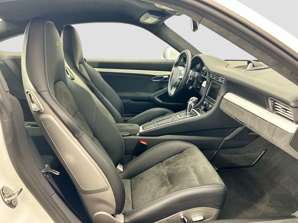 Thumbnail: 2015 Porsche 911 - 22