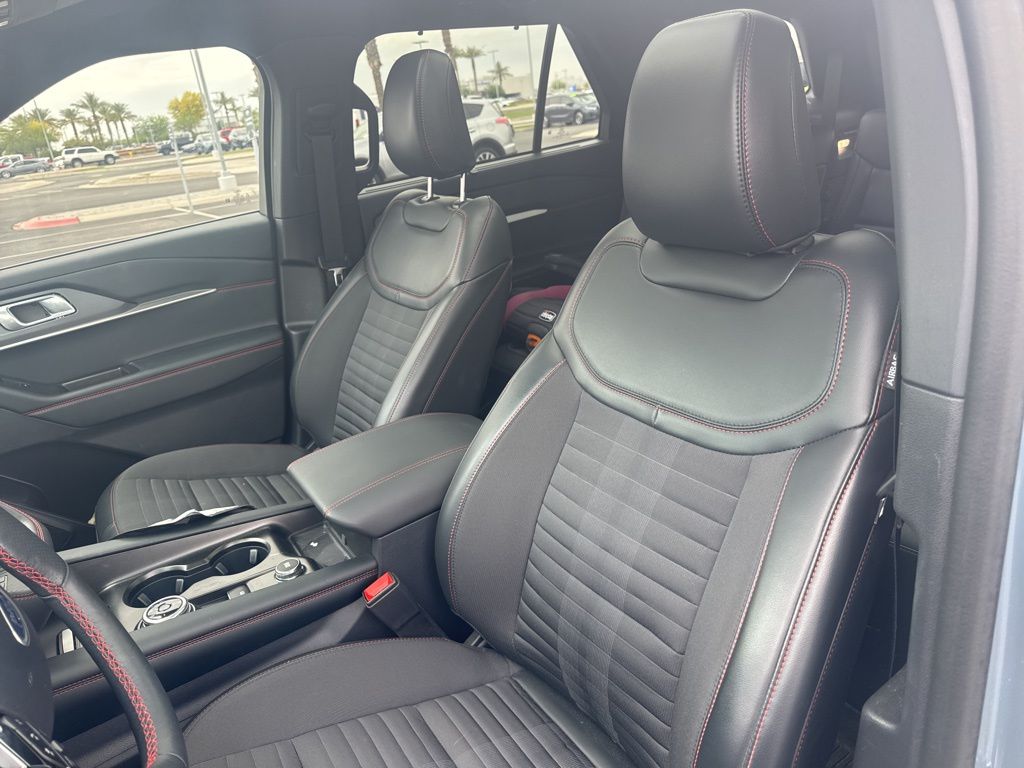 2025 Ford Explorer ST-Line 15