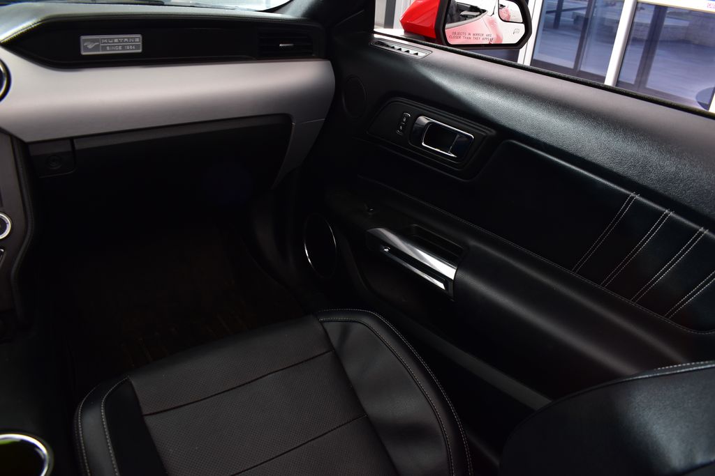2016 Ford Mustang  26