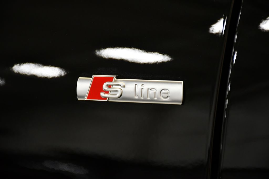 Thumbnail: 2026 Audi Q8 - 10