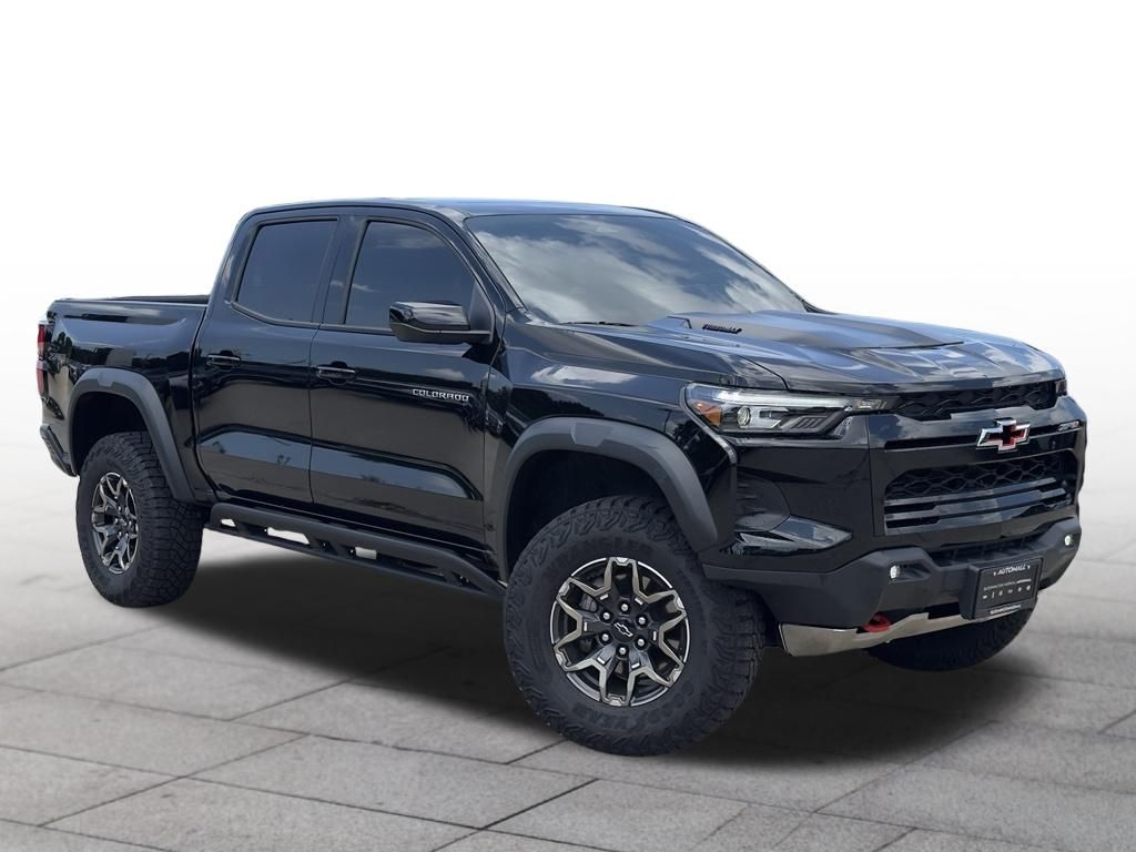 Black 2025 Chevrolet Colorado Pickup Truck Four-Wheel Drive 8-Speed Automatic