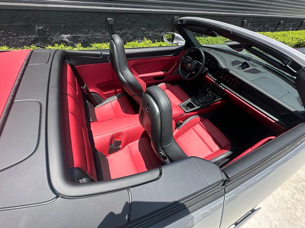 Thumbnail: 2025 Porsche 911 - 13