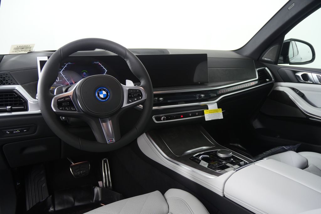 Thumbnail: 2026 BMW X5 - 17