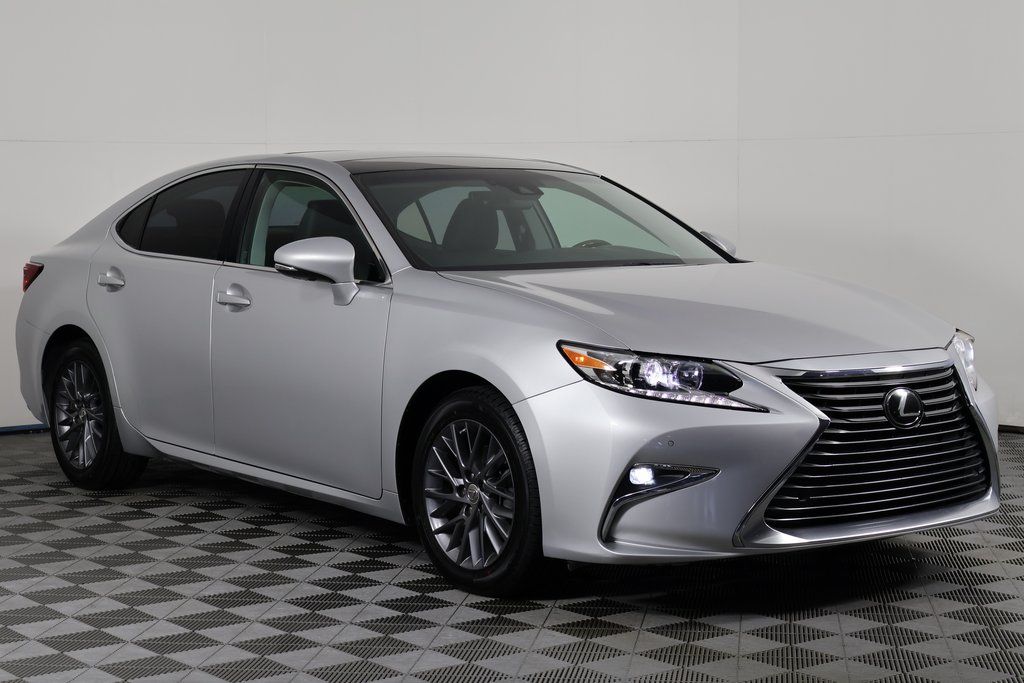 Thumbnail: 2018 Lexus ES - 3