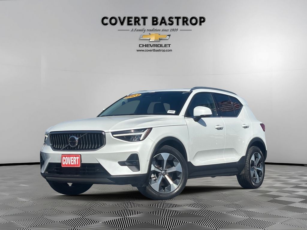 Used Car 2023 Volvo Xc40  B5 Plus Bright Theme For Sale Under $30,000 In Austin, Texas