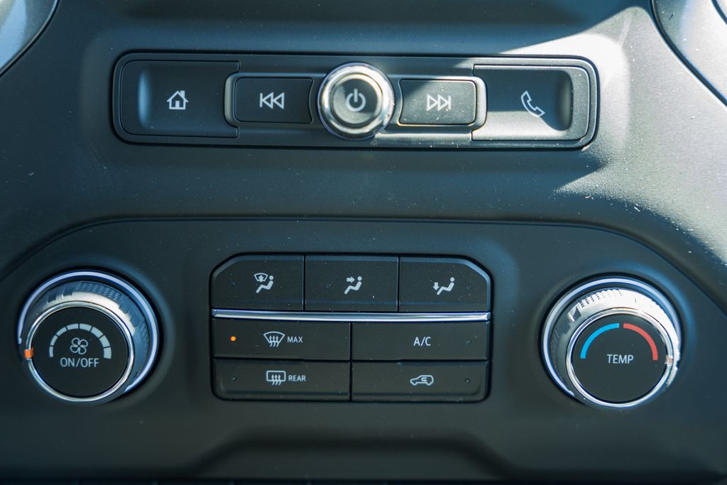 ChevroletSilverado 3500HD26