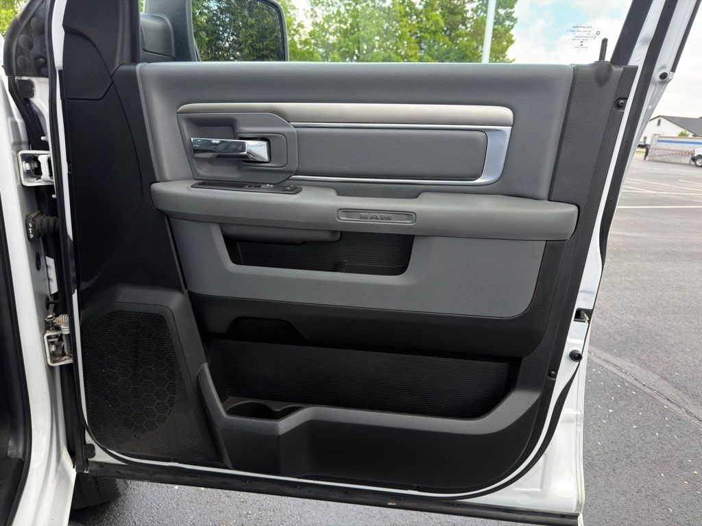 Thumbnail: 2019 RAM 1500 Classic - 24