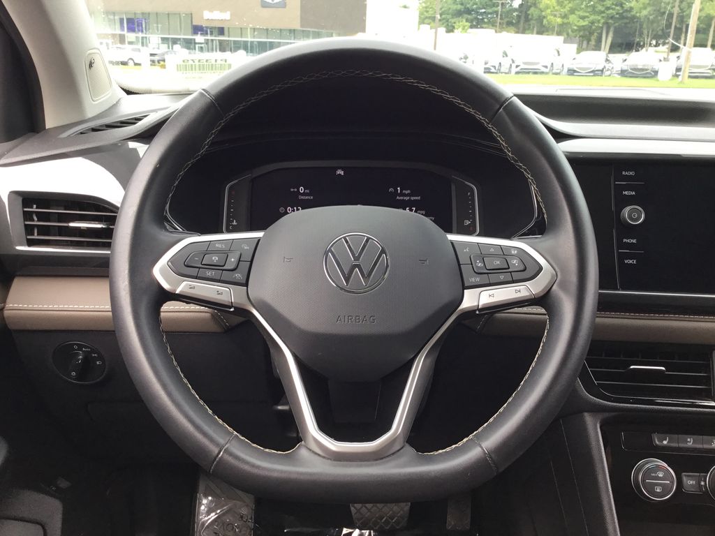 Thumbnail: 2022 Volkswagen Taos - 18