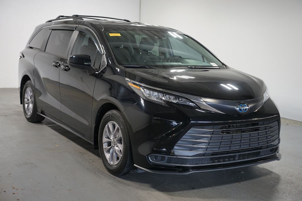 Thumbnail: 2022 Toyota Sienna - 3