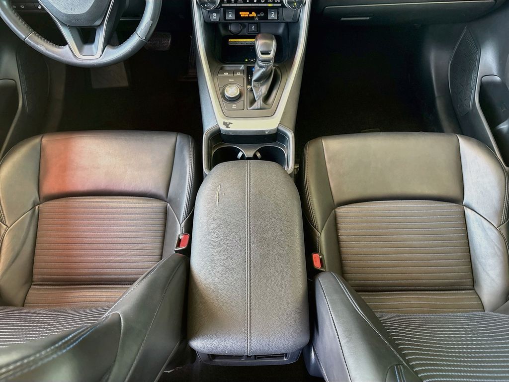 Thumbnail: 2020 Toyota RAV4 - 16