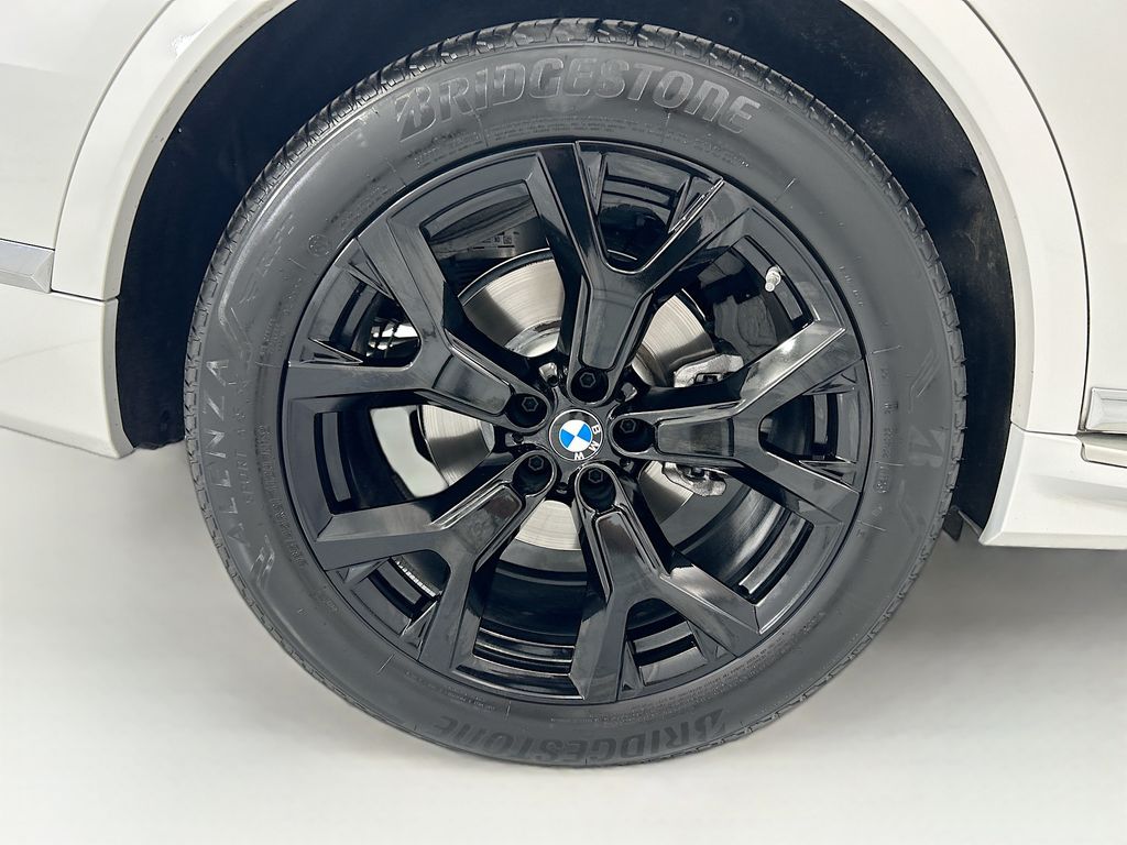 Thumbnail: 2026 BMW X7 - 32