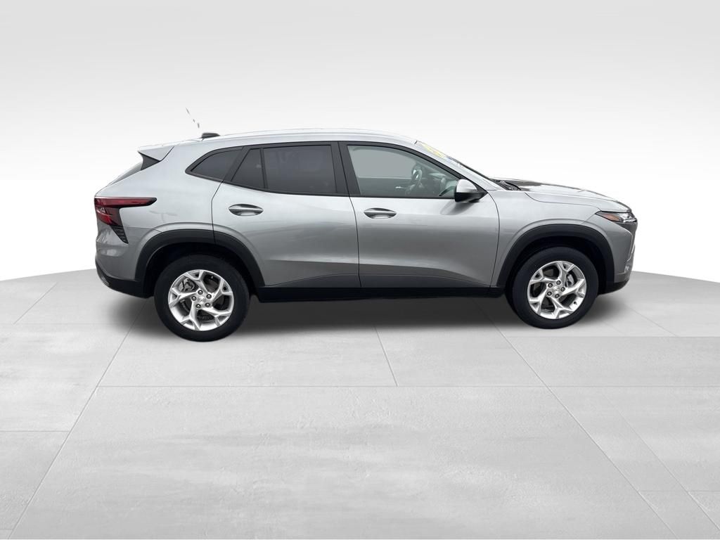 Used 2024 Chevrolet Trax SUV