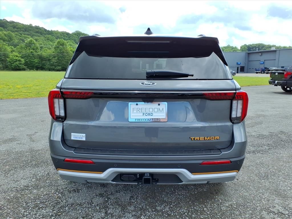 New 2026 Gray Ford Tremor image 4