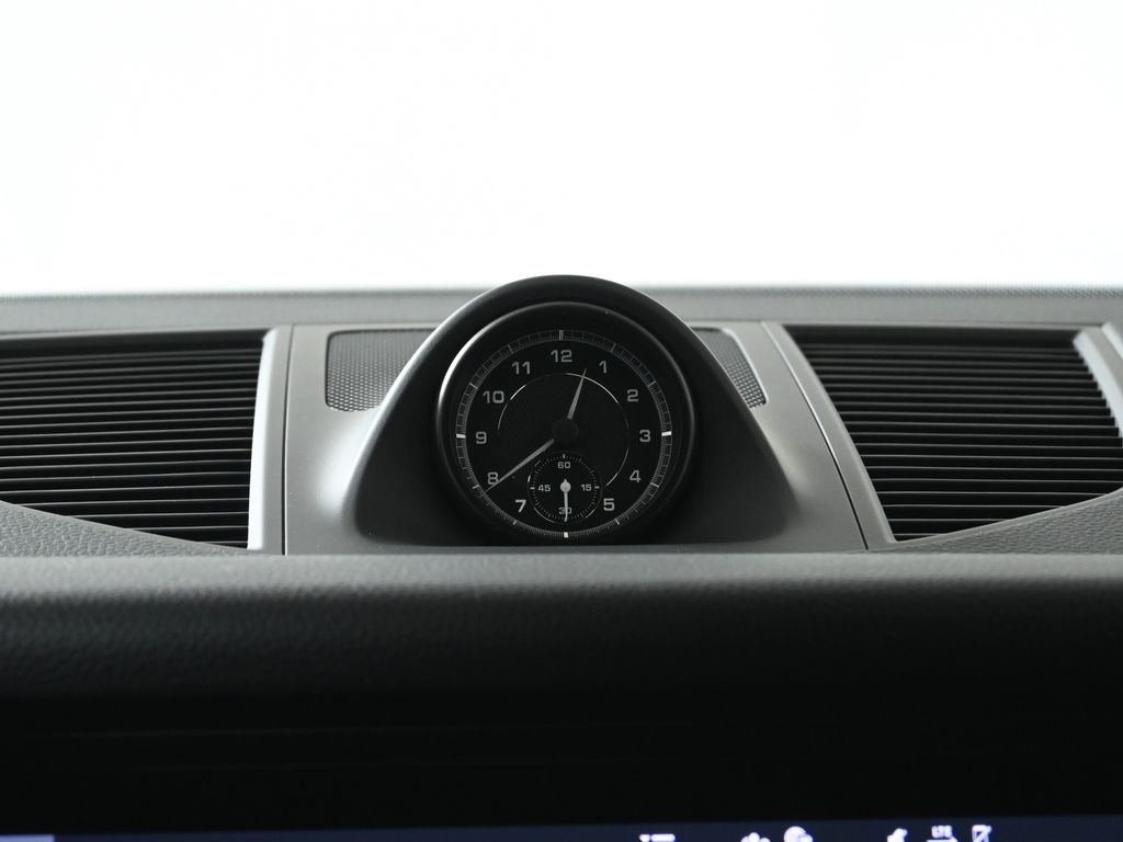 Thumbnail: 2026 Porsche Macan - 22