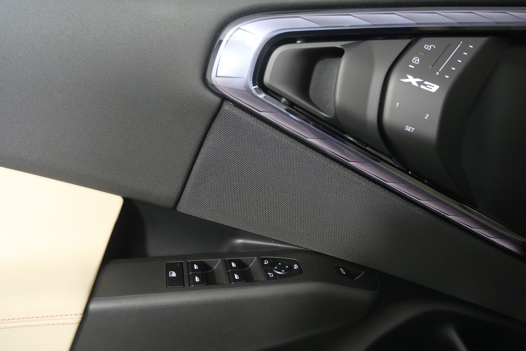 Thumbnail: 2025 BMW X3 - 10