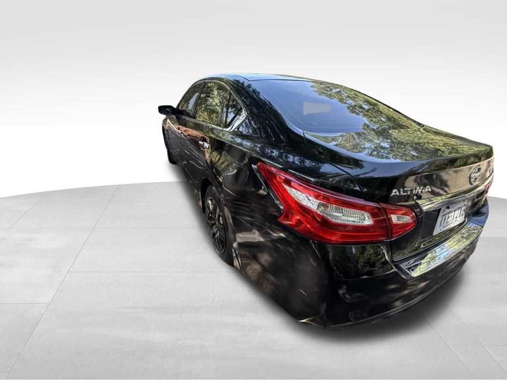 Used 2017 Black Nissan 2.5 S image 5