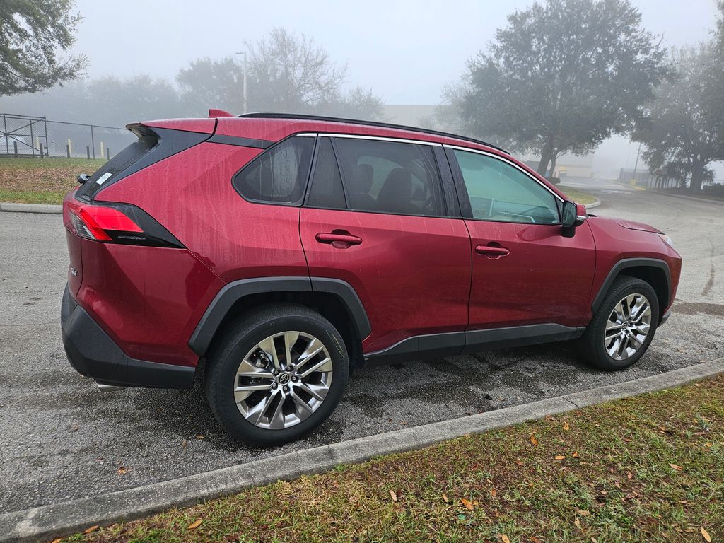 2021 Toyota RAV4 XLE Premium 5