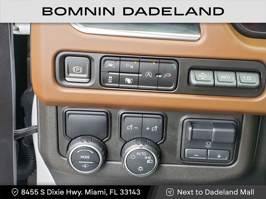 2022 Chevrolet Suburban High Country photo