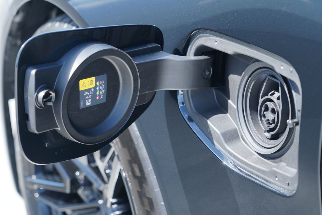 Thumbnail: 2026 BMW M5 - 6