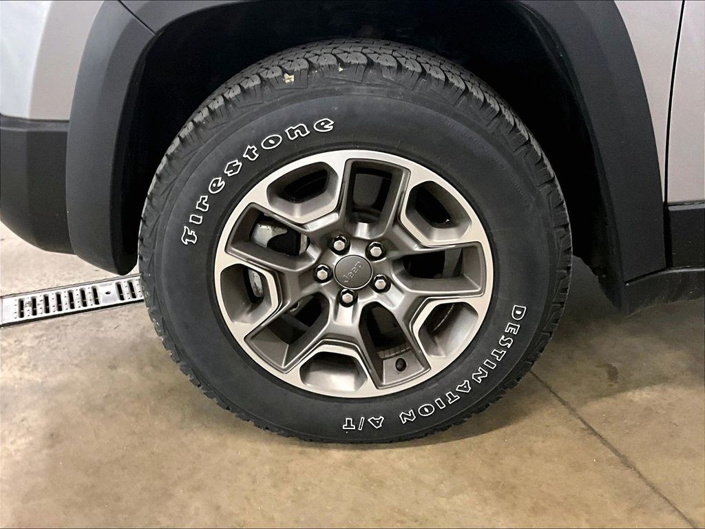 2021 Jeep Cherokee — photo 7