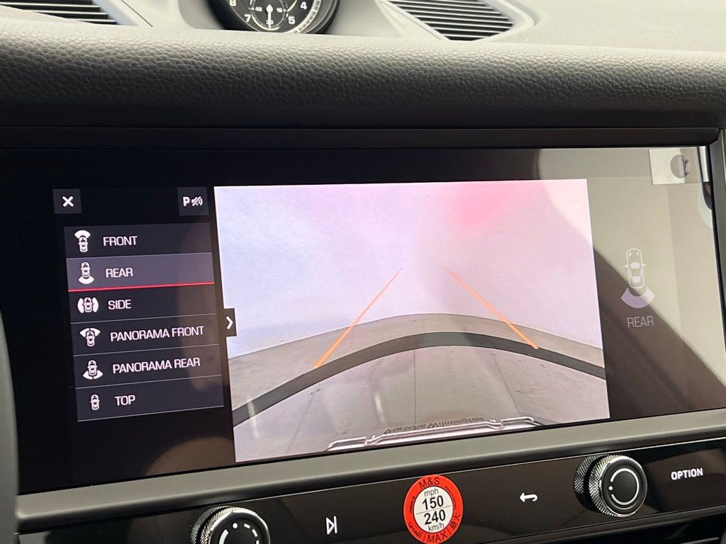 Thumbnail: 2026 Porsche Macan - 23