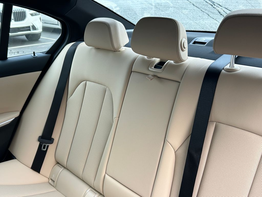 Thumbnail: 2026 BMW 3 Series - 32