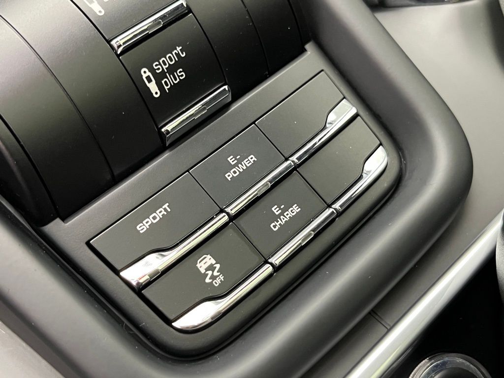 Thumbnail: 2015 Porsche Cayenne - 15