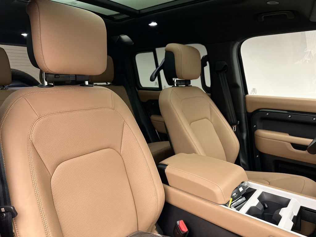 Thumbnail: 2025 Land Rover Defender - 6