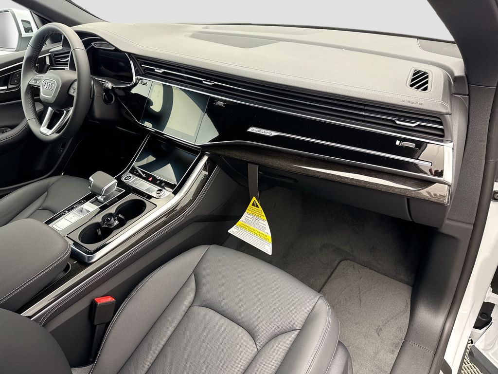 Thumbnail: 2026 Audi Q8 - 16