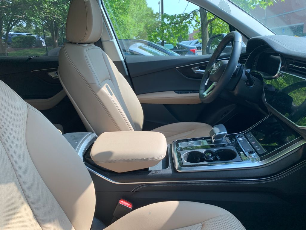 2025 Audi Q7 Premium Plus 9