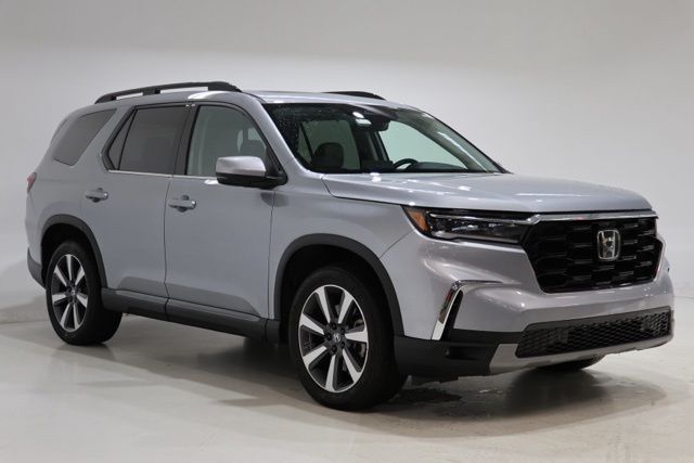 Silver Metallic 2023 Honda Pilot Touring AWD SUV / Crossover All-Wheel Drive Automatic