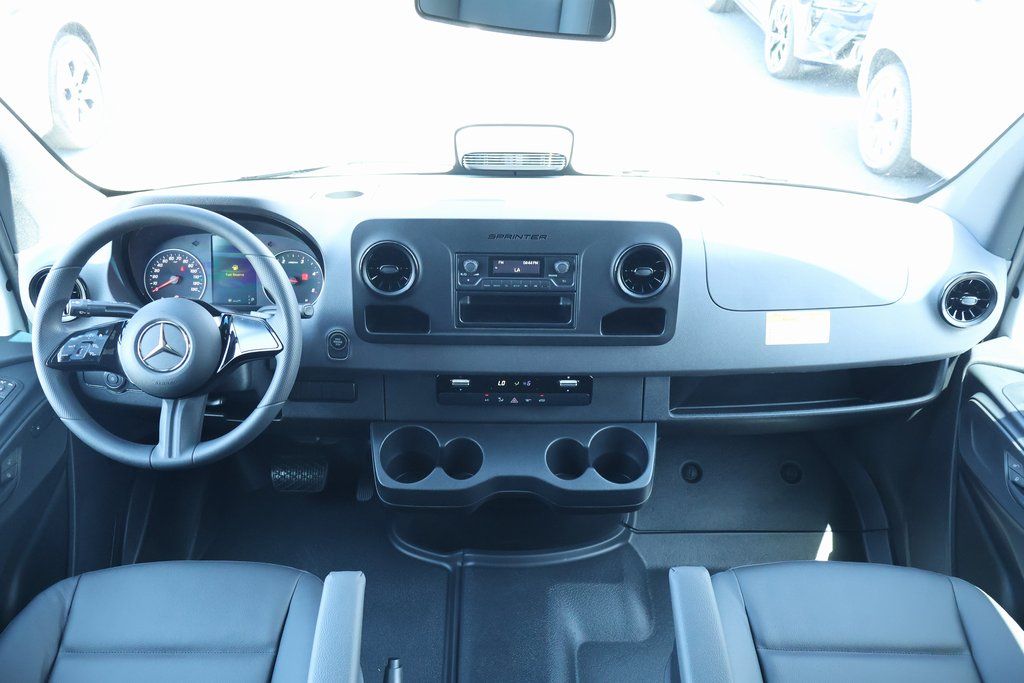Thumbnail: 2025 Mercedes-Benz Sprinter - 4