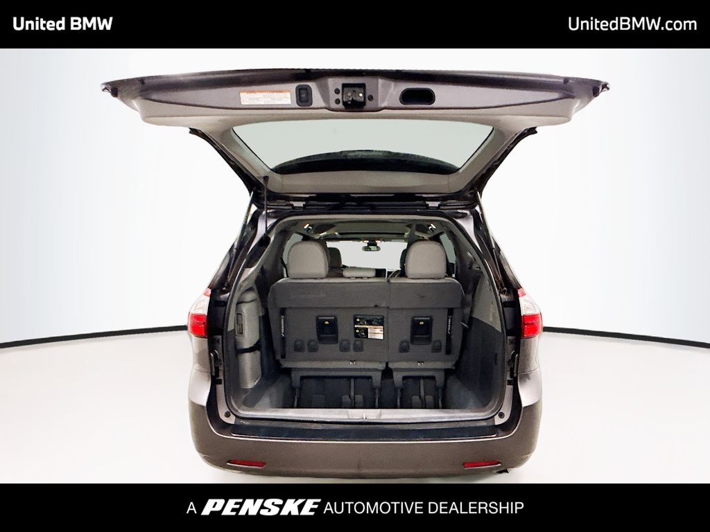 Thumbnail: 2020 Toyota Sienna - 15