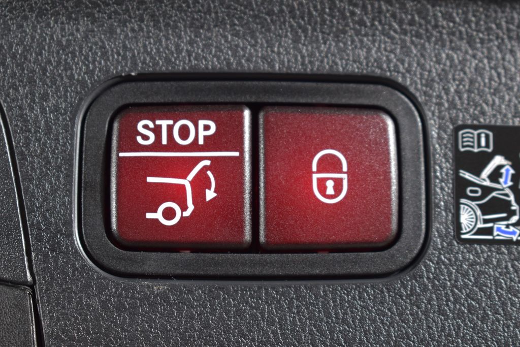 Thumbnail: 2026 Mercedes-Benz GLE - 6