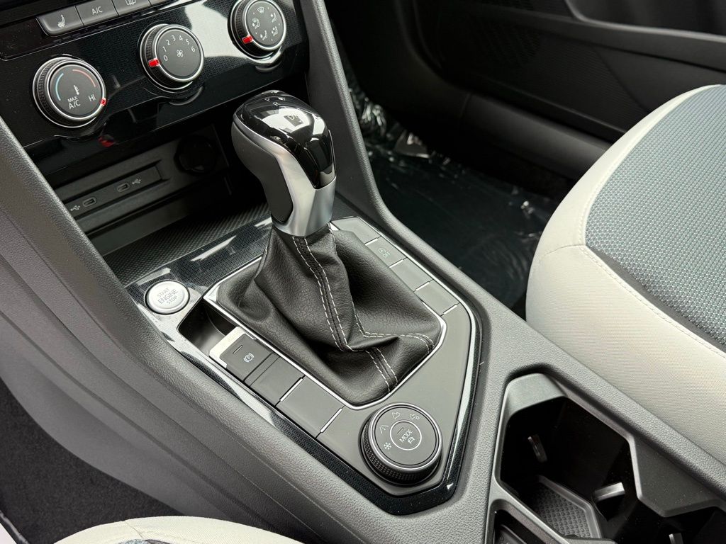 New 2026 White Volkswagen 1.5T S image 25