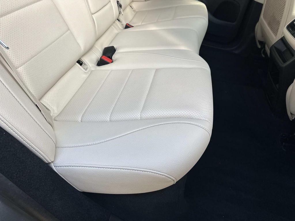 Thumbnail: 2022 Mercedes-Benz GLE - 26