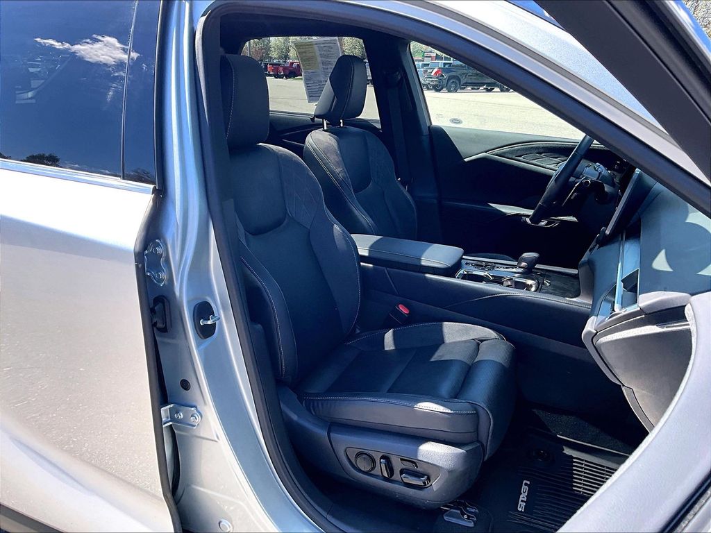 2025 Lexus RX — photo 11