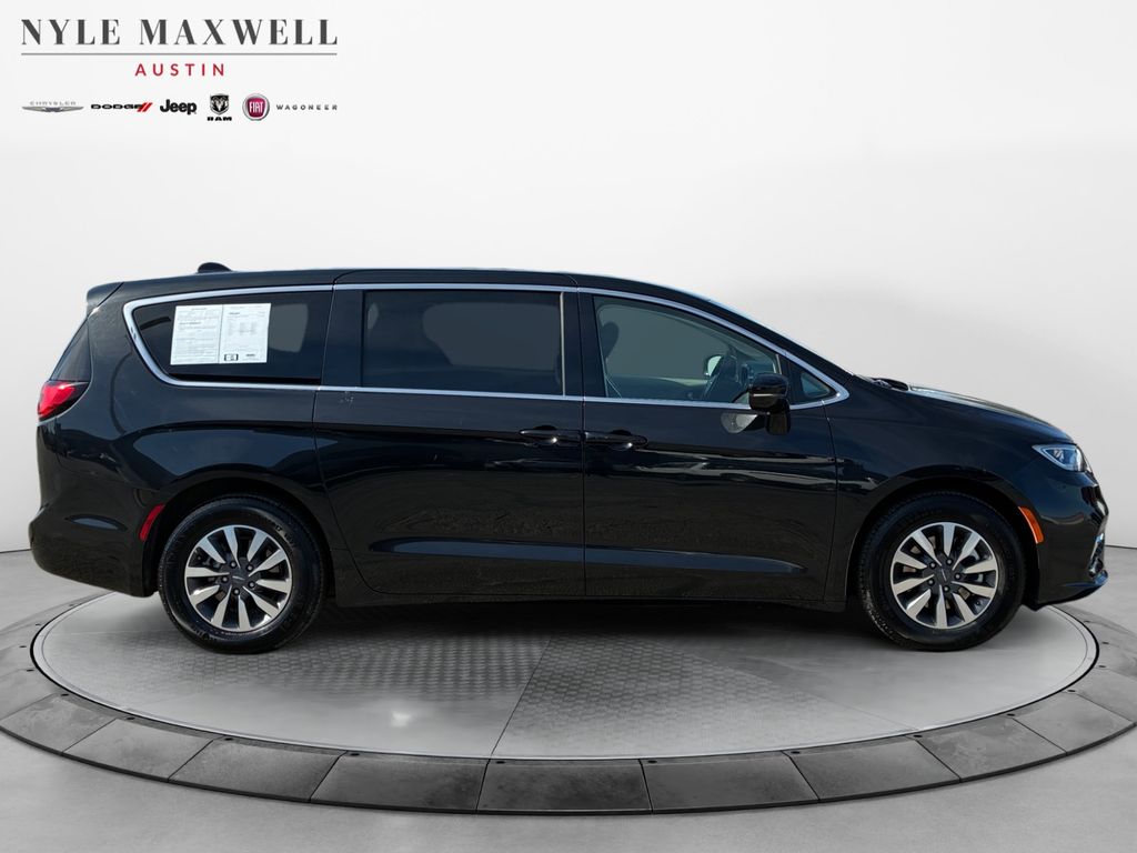 Used Car 2024 Chrysler Pacifica Hybrid  Select For Sale Under $30,000 In Austin, Texas