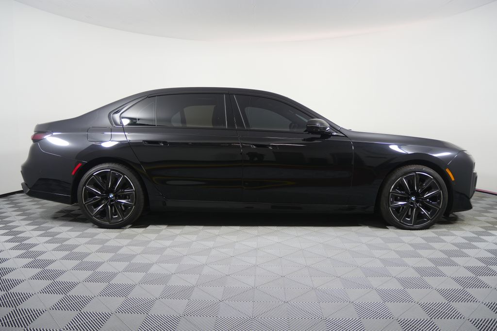 Thumbnail: 2023 BMW 7 Series - 2