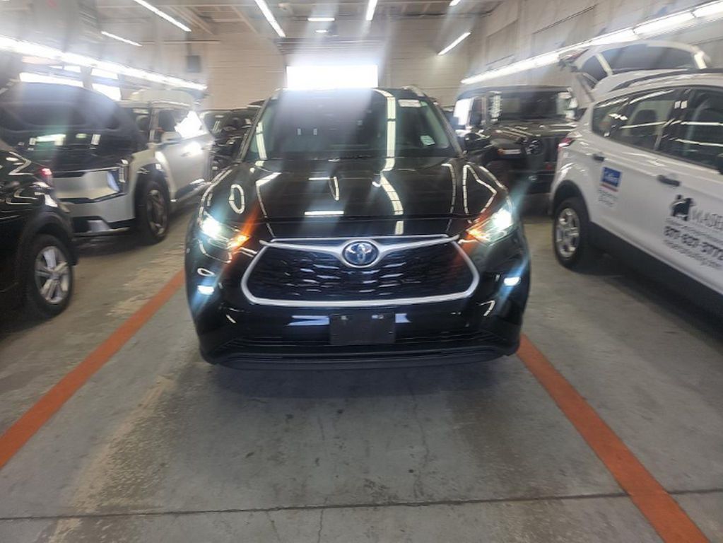 Used 2022 Black Toyota XLE image 3
