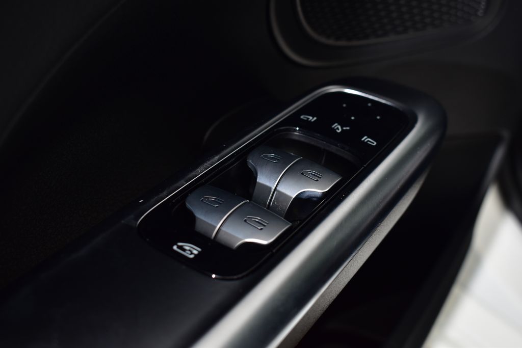 Thumbnail: 2023 Mercedes-Benz C-Class - 13