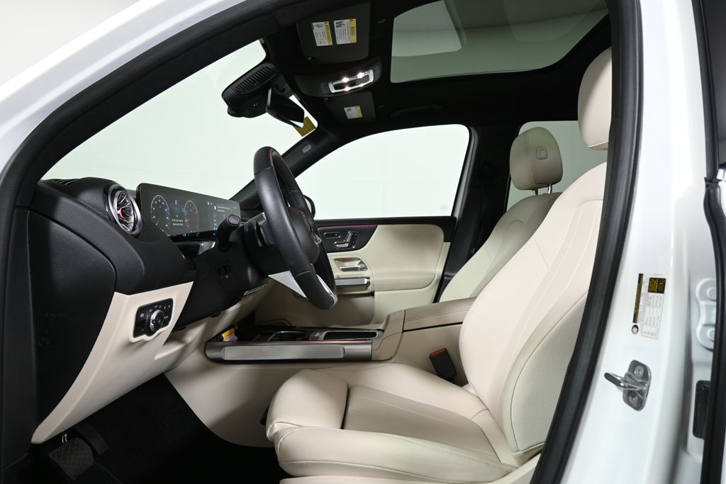 Thumbnail: 2025 Mercedes-Benz GLB - 3