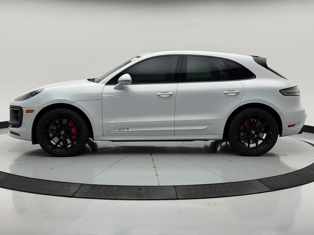 Thumbnail: 2023 Porsche Macan - 2