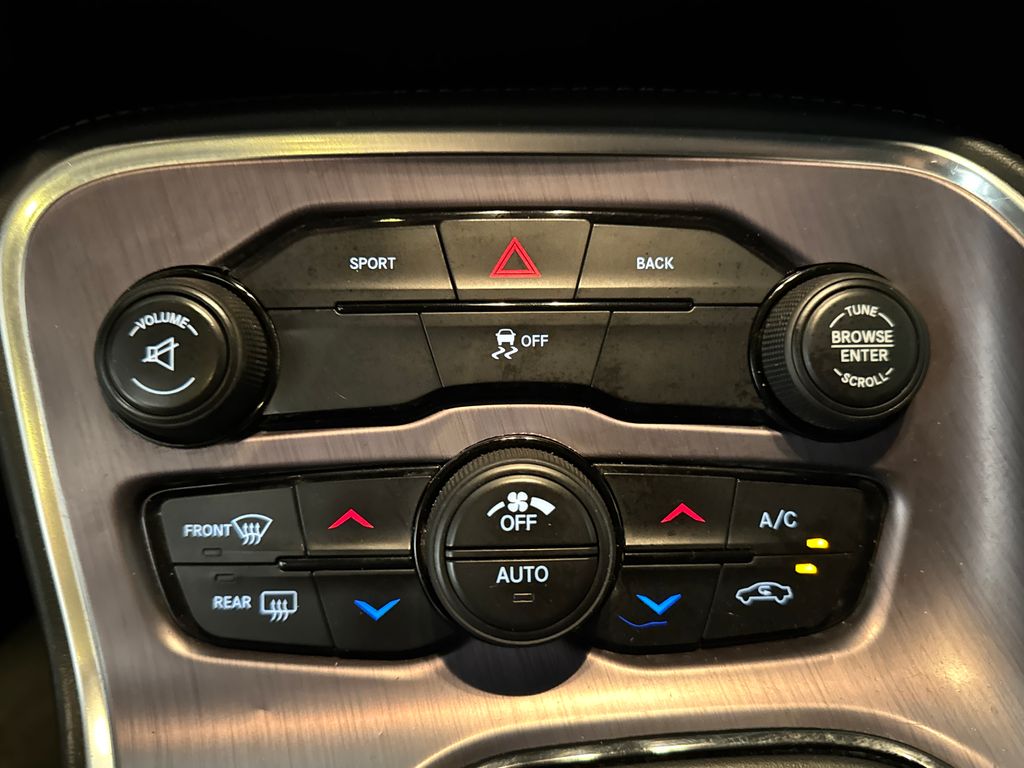 Used 2016 White Dodge SXT image 26