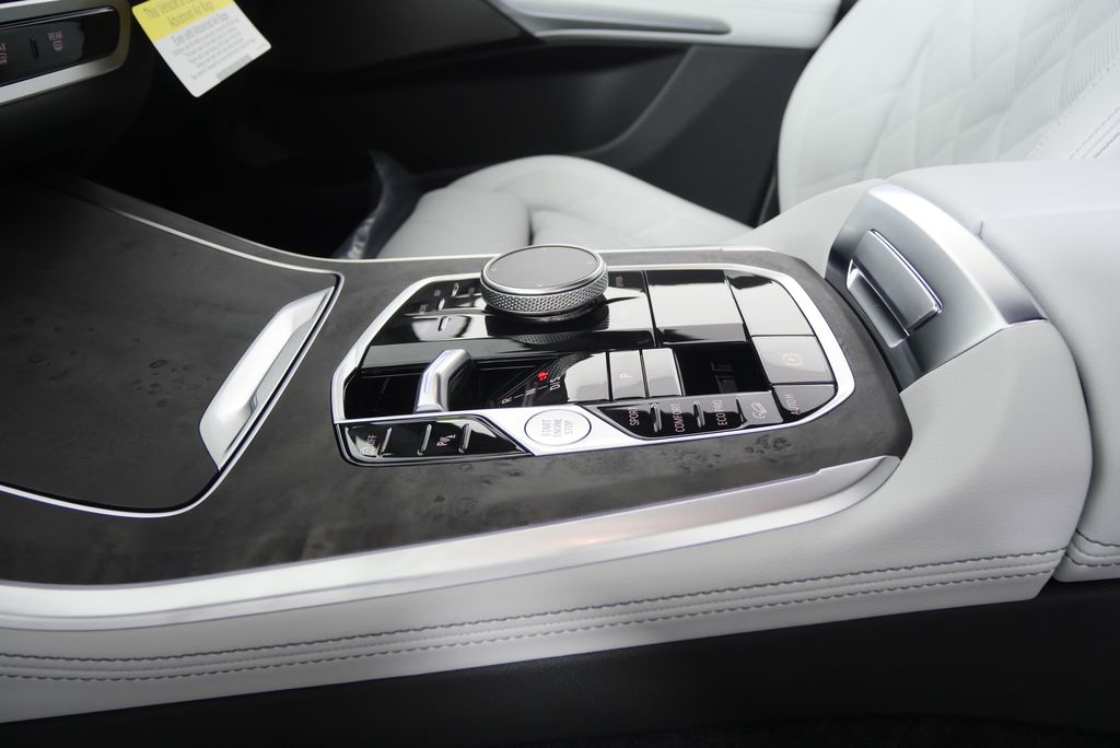 Thumbnail: 2026 BMW X5 - 21