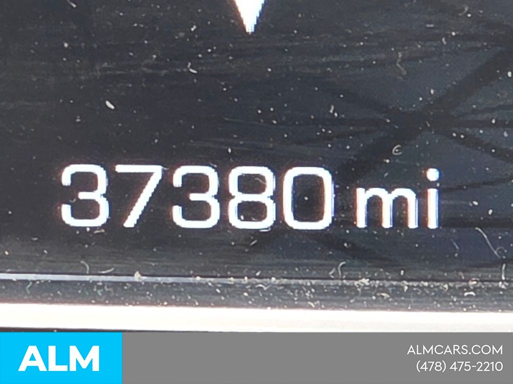 Used 2024 White GMC Elevation image 28
