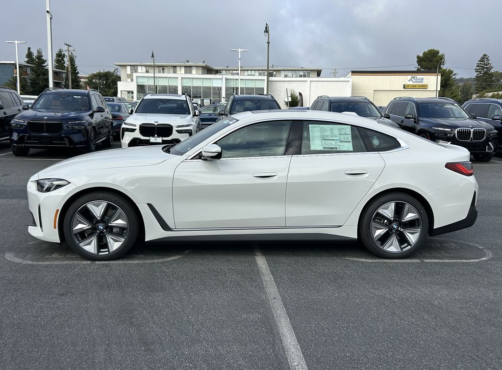 Thumbnail: 2025 BMW i4 - 2