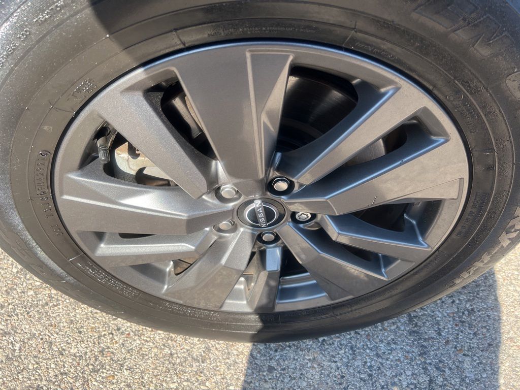 2022 Nissan Pathfinder SV photo